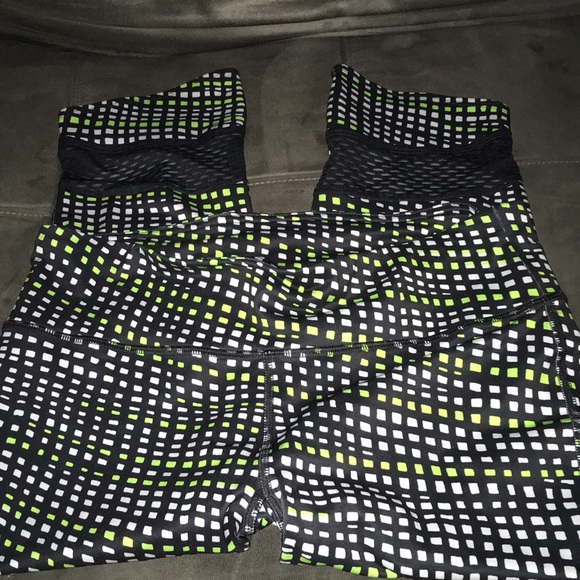 Under Armour Pants - Under armour capris sz med